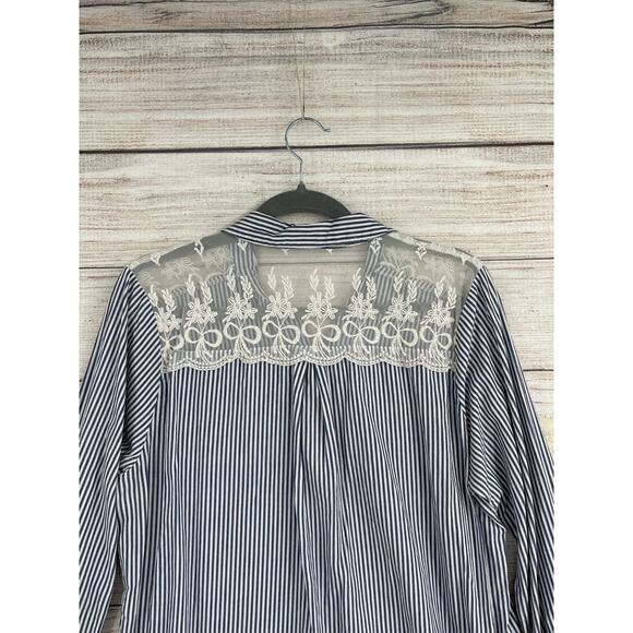 Lili's Closet 1/2 Button Striped Lace Back Tunic Top Women's Medium Blue/White - Picture 5 of 10